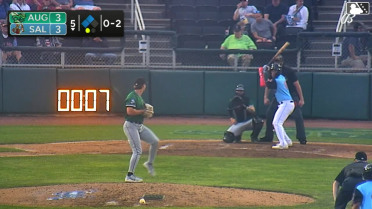 D'Angelo Ortiz singles on a line drive to center fielder Luis Guanipa. Kleyver Salazar scores. Avinson Pinto scores.