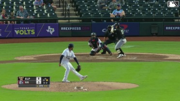 Jose Miranda triples (1) on a line drive to center fielder Dairon Blanco. Rodolfo Durán scores.
