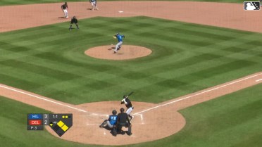 Jose Perez triples (3) on a line drive to center fielder Robert Arias. Edwin Amparo scores. Andrés Nolaya scores.