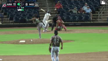 Lucas Kelly Ball to Luke Mann