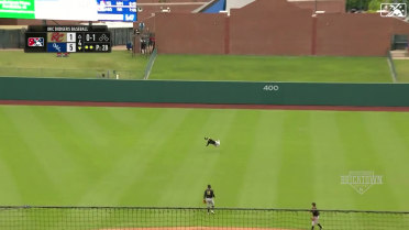 Shane Matheny makes a tremendous diving catch