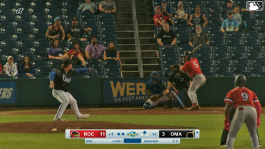 Seaver King homers (13) on a fly ball to center field. Liover Peguero scores.