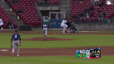Jay Thomason singles on a line drive to right fielder Nolan McCarthy. Brandon Winokur scores. Danny De Andrade to 3rd.