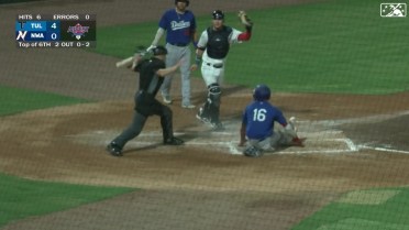 Luis Yanel Diaz steals home plate in the 6th