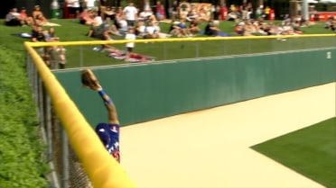 DaShawn Keirsey Jr. robs a homer