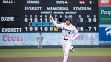 Jonny Farmelo's solo home run 