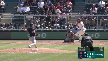 Axel Sanchez reaches on a throwing error by third baseman Max Muncy. Jakson Reetz scores. Colin Davis to 3rd.