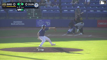 Edgleen Perez singles on a ground ball to center fielder Blaine Bullard. Murf Gray scores. Eddie King Jr. to 3rd.