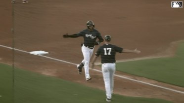 Jose De La Cruz's three-run home run