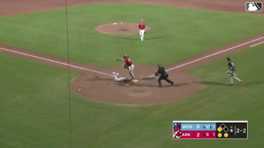 Ben Ross steals home