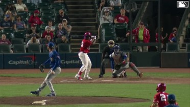 Charlie Barnes Ball to Héctor Rodríguez