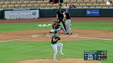 Josh Hammond doubles (15) on a sharp line drive to center fielder Luis Guanipa. Henry Ramos scores. Sean Gamble scores.