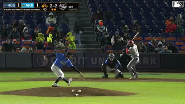 Kervin Pichardo singles on a ground ball to left fielder Wuilfredo Antunez, deflected by second baseman Christian Knapczyk. Johnathon Thomas scores.