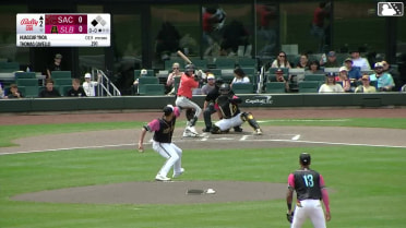 Thomas Gavello out on a sacrifice fly to left fielder Yolmer Sánchez. Osleivis Basabe scores.
