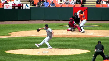Alfredo Velásquez singles on a line drive to center fielder Isaiah Jackson. Leandro Arias scores. Colin Yeaman to 2nd.