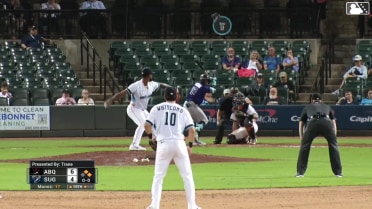 Roddery Muñoz Ball to Vimael Machín