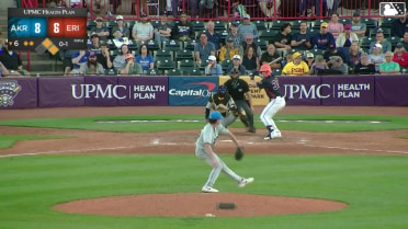 John Peck singles on a ground ball to center fielder Alfonsin Rosario. Seth Stephenson scores. Brett Callahan to 3rd.