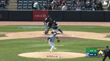 Yerlin Confidan doubles (6) on a pop up to second baseman Juan Hernandez. Kien Vu scores.
