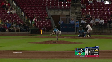 Danny De Andrade reaches on a fielding error by first baseman Cam Clayton. Caden Kendle scores. Jacob McCombs to 2nd.