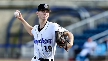 DeBerry Ties Career-High with 7 Strikeouts, Shuckers Drop Finale to Clingstones