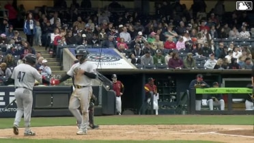 Enmanuel Valdez homers (3) on a fly ball to right field.