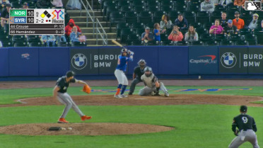 Yonny Hernández out on a sacrifice fly to left fielder Jud Fabian. Sam Biller scores.