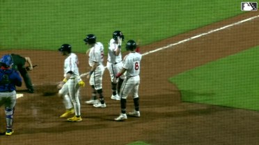 Andrew Vaughn crushes a grand slam