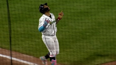 Eduardo Tait crushes his sixth homer of the season