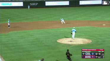 Braves prospect John Gil plays ball off a ricochet