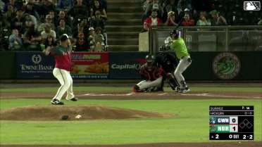 Brewer Hicklen homers (6) on a fly ball to right center field.