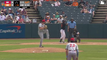 Aron Estrada's solo homer 