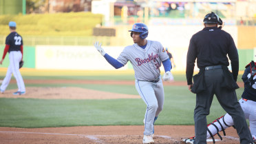 'Clones Capture 2nd Straight Extra-Innings Win in 6-4 Victory