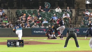 Alimber Santa In play, run(s) to Michael Helman