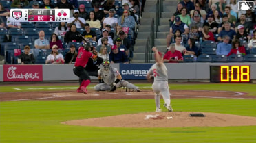 Peyton Stumbo Ball to Maui Ahuna