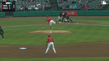Luiyin Alastre singles on a ground ball to left fielder Tai Peete. Juan Baez scores. David García to 3rd. Luiyin Alastre to 2nd.