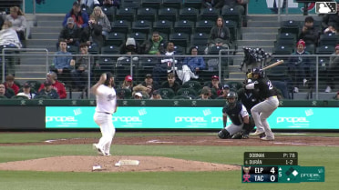 Rodolfo Durán homers (1) on a fly ball to left field. Jose Miranda scores.