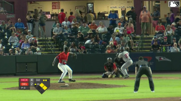 Pablo Guerrero singles on a line drive to center fielder DJ Layton. Jormy Nivar scores. Yolfran Castillo to 3rd.