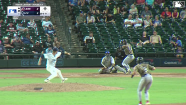 Josh Hood doubles (5) on a sharp line drive to left fielder Joseph Sullivan. Bill Knight scores.