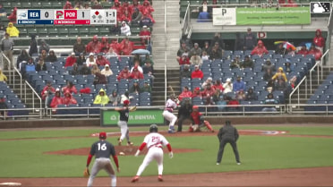Tyler McDonough triples (1) on a sharp fly ball to right fielder Raylin Heredia. Ronald Rosario scores.