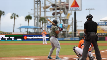 Arroyo Powers Travs Past Hooks