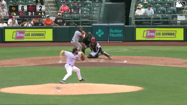 Yolmer Sánchez homers (5) on a fly ball to right field. Christian Moore scores.