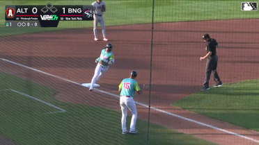 Jett Williams' solo homer 