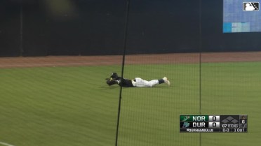 Ronny Simon's diving play 