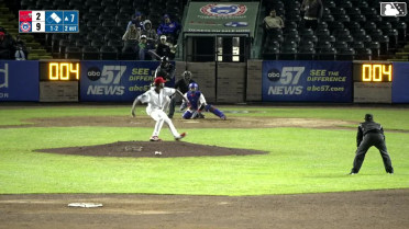 Alfredo Romero Ball to Rodney Green Jr.