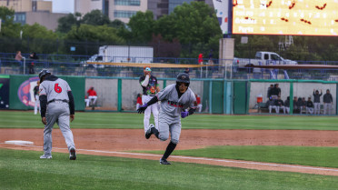 Grizzlies Jolt Ports with 3 Early Homers, Stifling Pitching