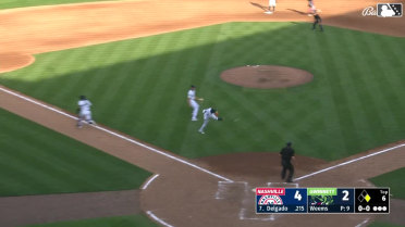 Alvarez makes a barehanded play while going airborne 