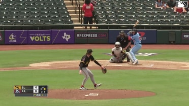 Diego Castillo doubles (6) on a line drive to left fielder Yolmer Sánchez. Aaron Zavala scores.