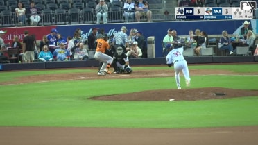Leo De Vries' eighth homer of the year