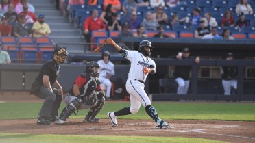 Aug. 4: Six-run 8th pushes Ducks past Senators, 6-1