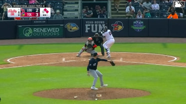 Eduardo Valencia singles on a ground ball to center fielder Carlos Jorge. Javier Báez scores. Max Anderson to 2nd.
